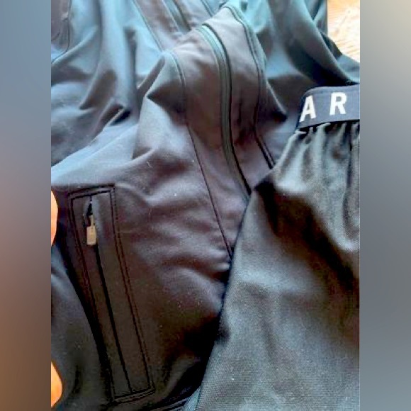 Under Armour black shorts and Jacket - size Small - Picture 4 of 4
